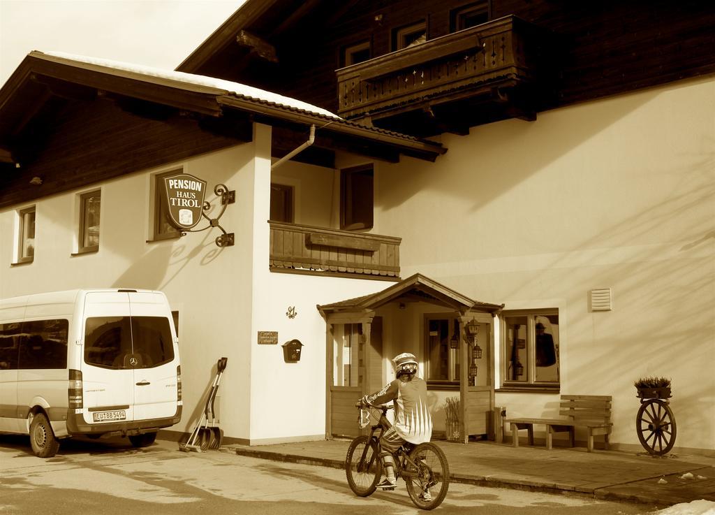 לינה וארוחת בוקר לאוגנג Haus Tirol מראה חיצוני תמונה